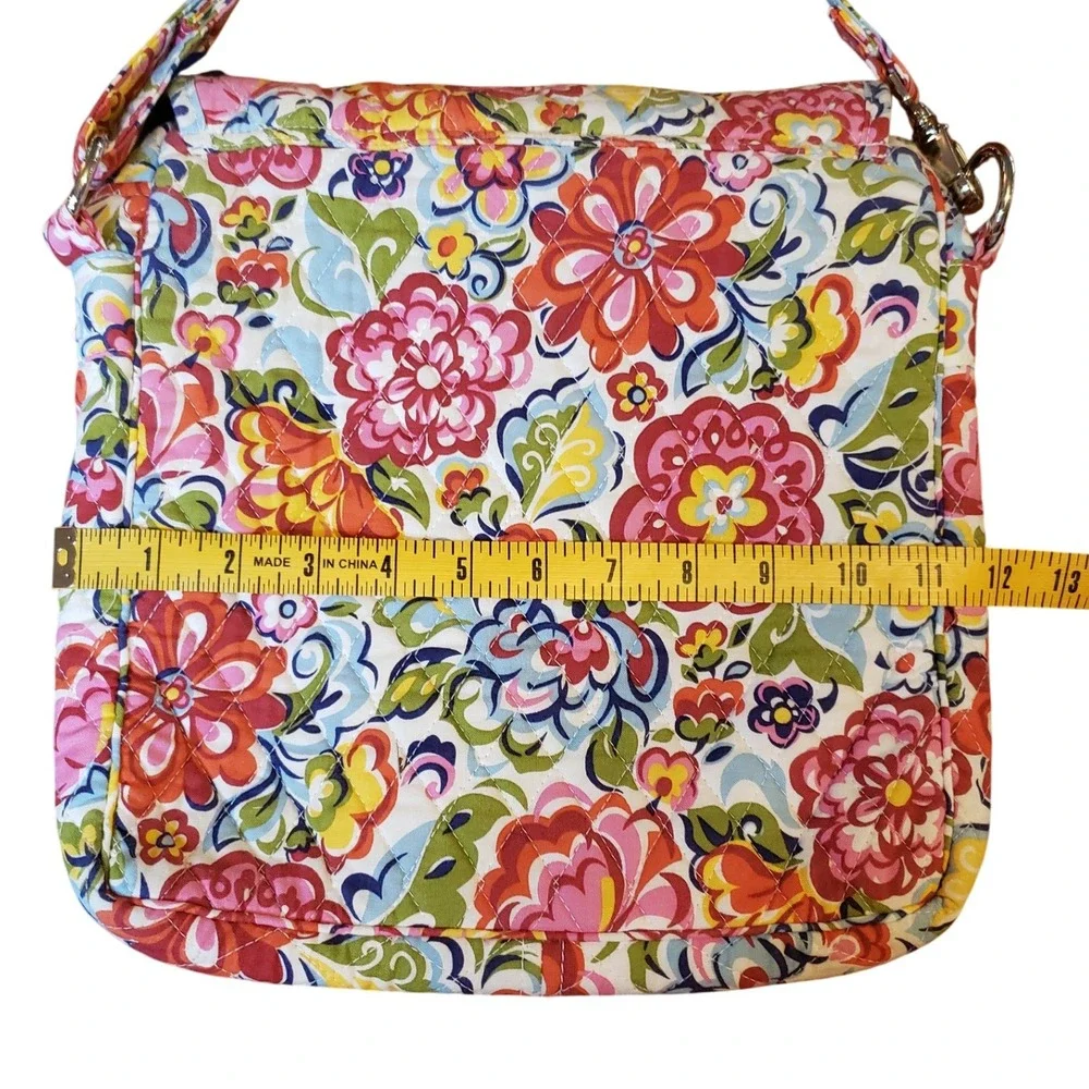 Vera Bradley crossbody bag‎ floral print adjustable strap zip pockets summer